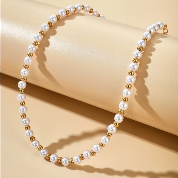 3/$30 💛 Faux Pearl Choker - Picture 4 of 6